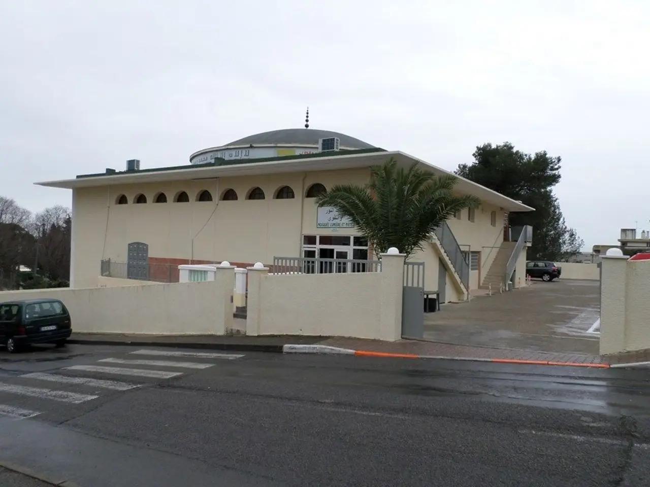 Entrée principale pour les hommes